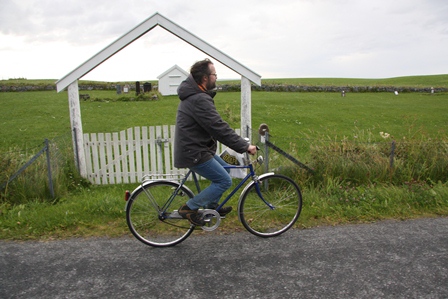 Tor Vegard på sykkel